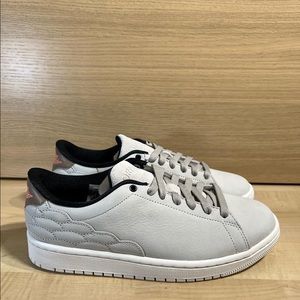 Jordan 1 Low Centre Court “Light Bone”